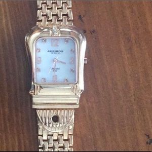 AKRIBOS XXIV Women's Quartz Buckle Bracelet WATCH GOLD NWT